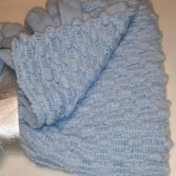 ☆NWT☆Gorgeous New York & Co. So Soft Acrylic Blue Ladies gloves & Scarf Set - Picture 7 of 8